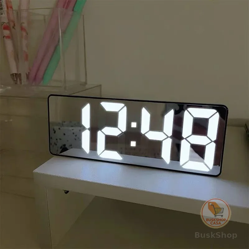 Relógio Despertador Digital De Mesa 16X2.5X6cm Decorativo Alarme Temperatura Pilha AAA Usb Preto