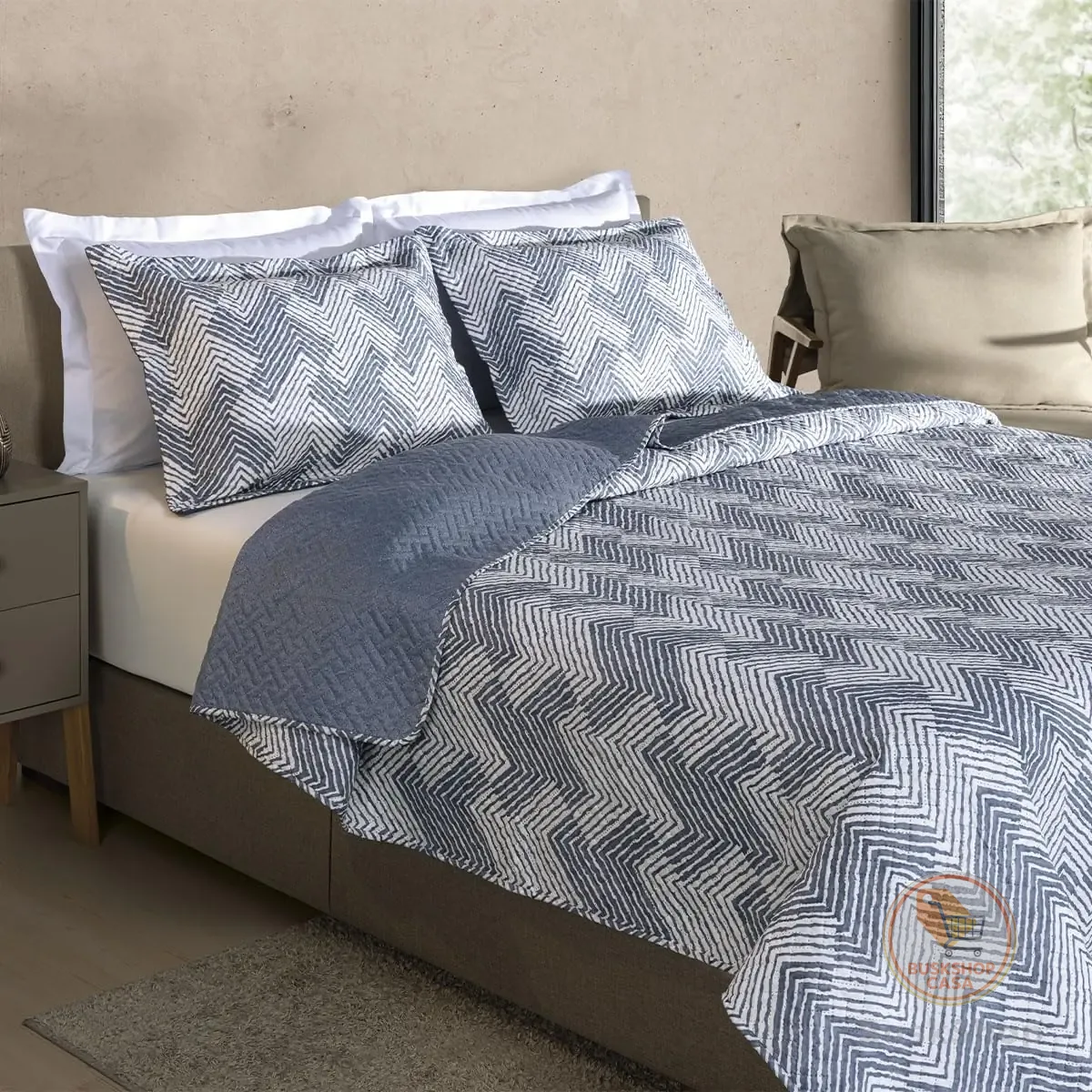 Kit Cobre Leito Colcha Boutis 3 Peças Matelado Ultrassônico Estampado Dupla Face Porta Travesseiro Aba Americana Micro Percal 150 Fios (Chevron Azul Índigo, Casal)