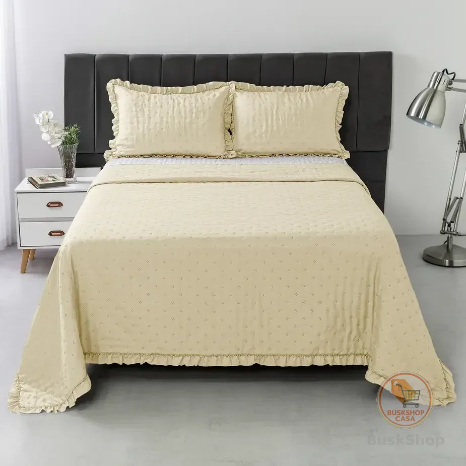 Kit Colcha Cobre Leito King 3 Peças Bella Babado Cor Palha Lisa