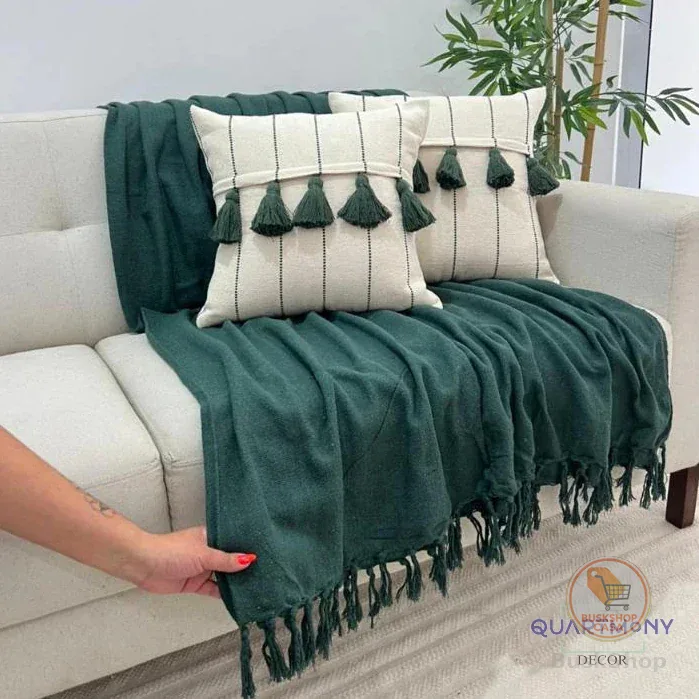 Kit Capa Almofada Pompom Listra Verde Musgo (2 Capas + 1 Manta) Artesanal Decorativa Rustica