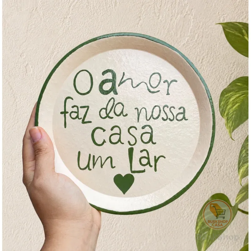 Prato de parede de cerâmica artesanal | 20 cm | frase: o amor faz da nossa casa um lar | pintado à mão | prato de argila