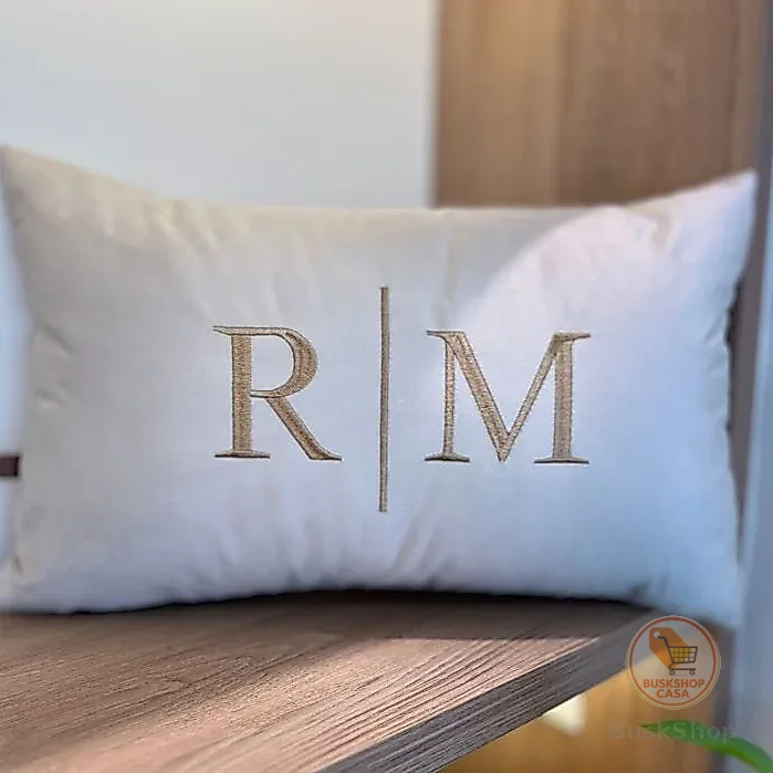 Almofada Personalizada INICIAL | INICIAL Casal Bordada (01 UNIDADE) 50x30 Com Enchimento Cama Posta