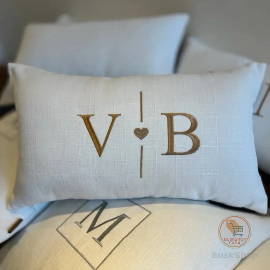 Almofada Baguete Bordada Inicial Casal Coração Monograma Personalizado Decoração Cama Posta