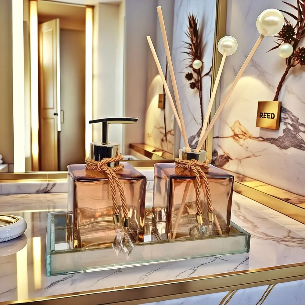 Kit Lavabo Luxo Vidro C/ Bandeja Dourada E Saboneteira Cor Ambar Degradê C/ Dourado