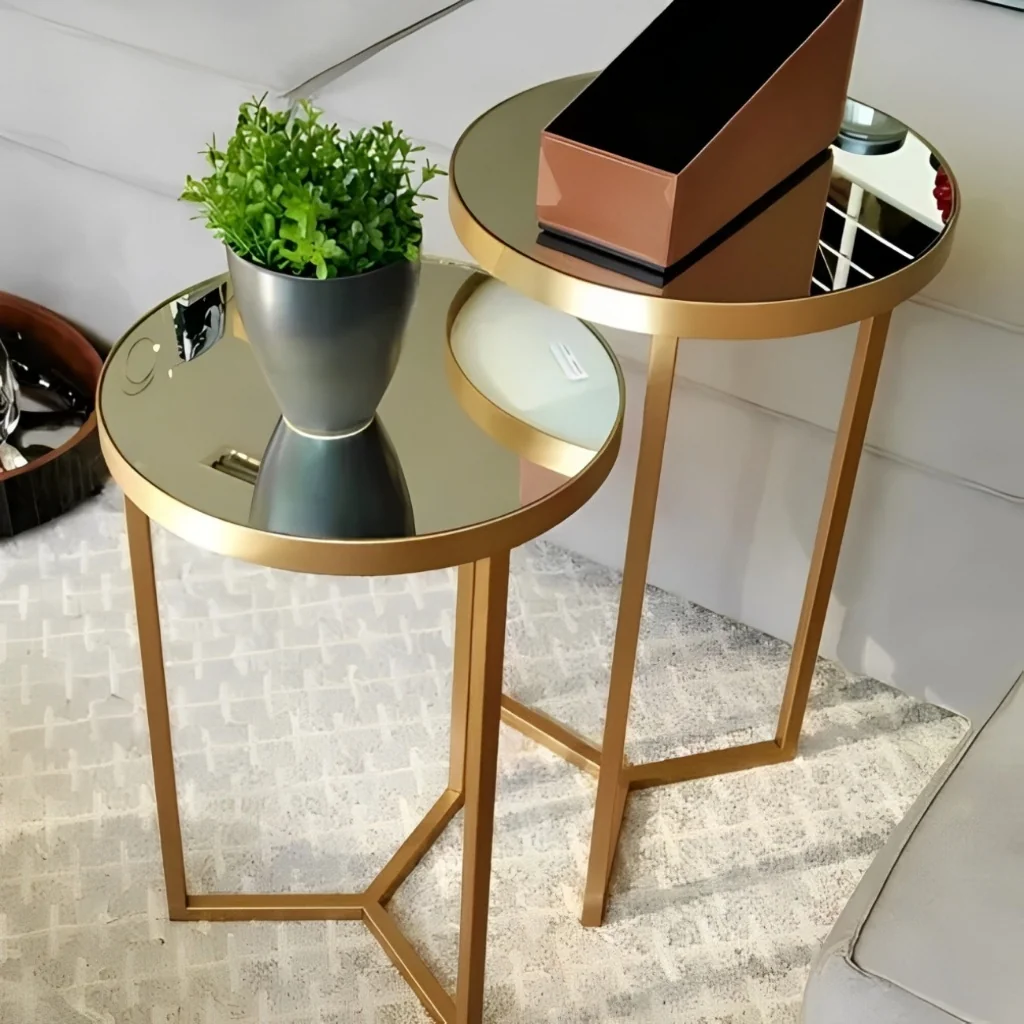 Conjunto de Mesas Laterais Redondas de Metal Dourado com Tampo Espelhado – Mesa de Canto