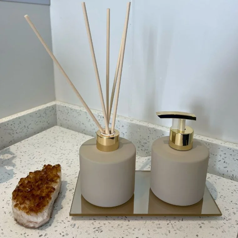 Kit Decorativo com Bandeja de Vidro para Lavabo, Sala ou Escritório Cor Nude Fosco Coliseu 250 ml