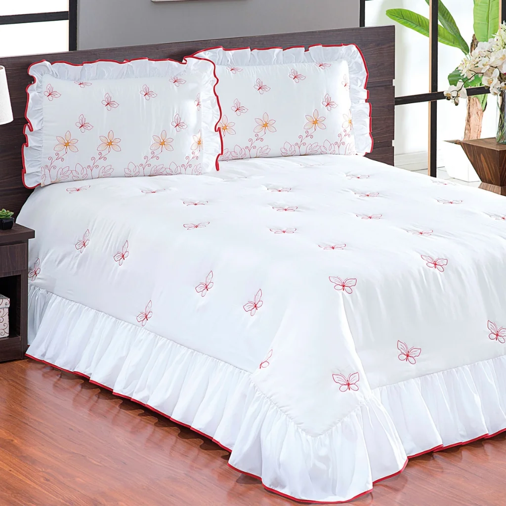 Colcha Cobre Leito Bordada e Matelada Borboleta Cama Casal Queen Porta Travesseiro Bordado 03 Pc