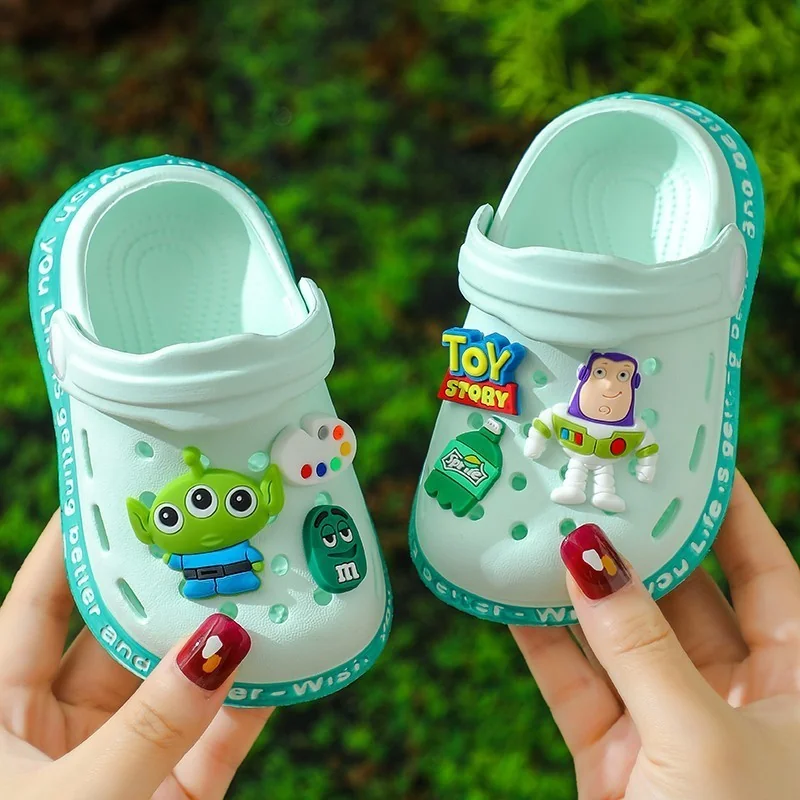 Sapatos de Buraco para Crianças Sapatos de Verão Buzz Lightyear Cartoon Slippers Home Menina Menino Menino Sandál