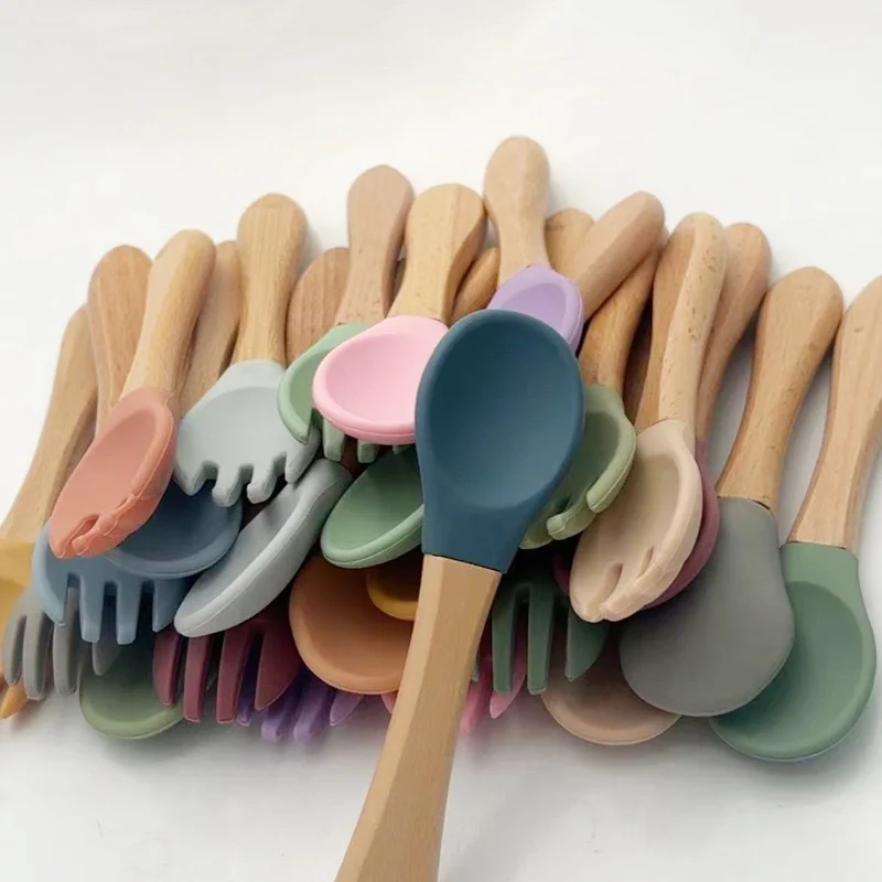 Kit Colher e Garfo Infantil de Silicone Para Bebes com Cabo de Madeira